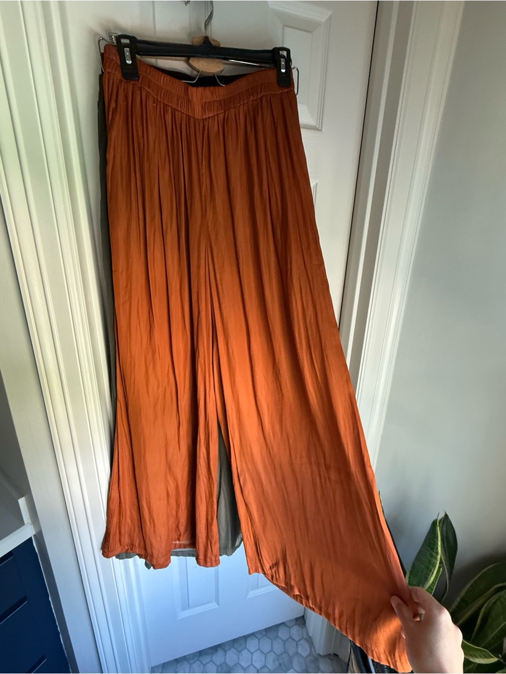Kori satin elastic waist pants in sz. M - Picture 3 of 5